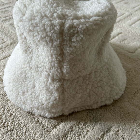 NWT Lack of Color ivory teddy bucket hat - Picture 5 of 5
